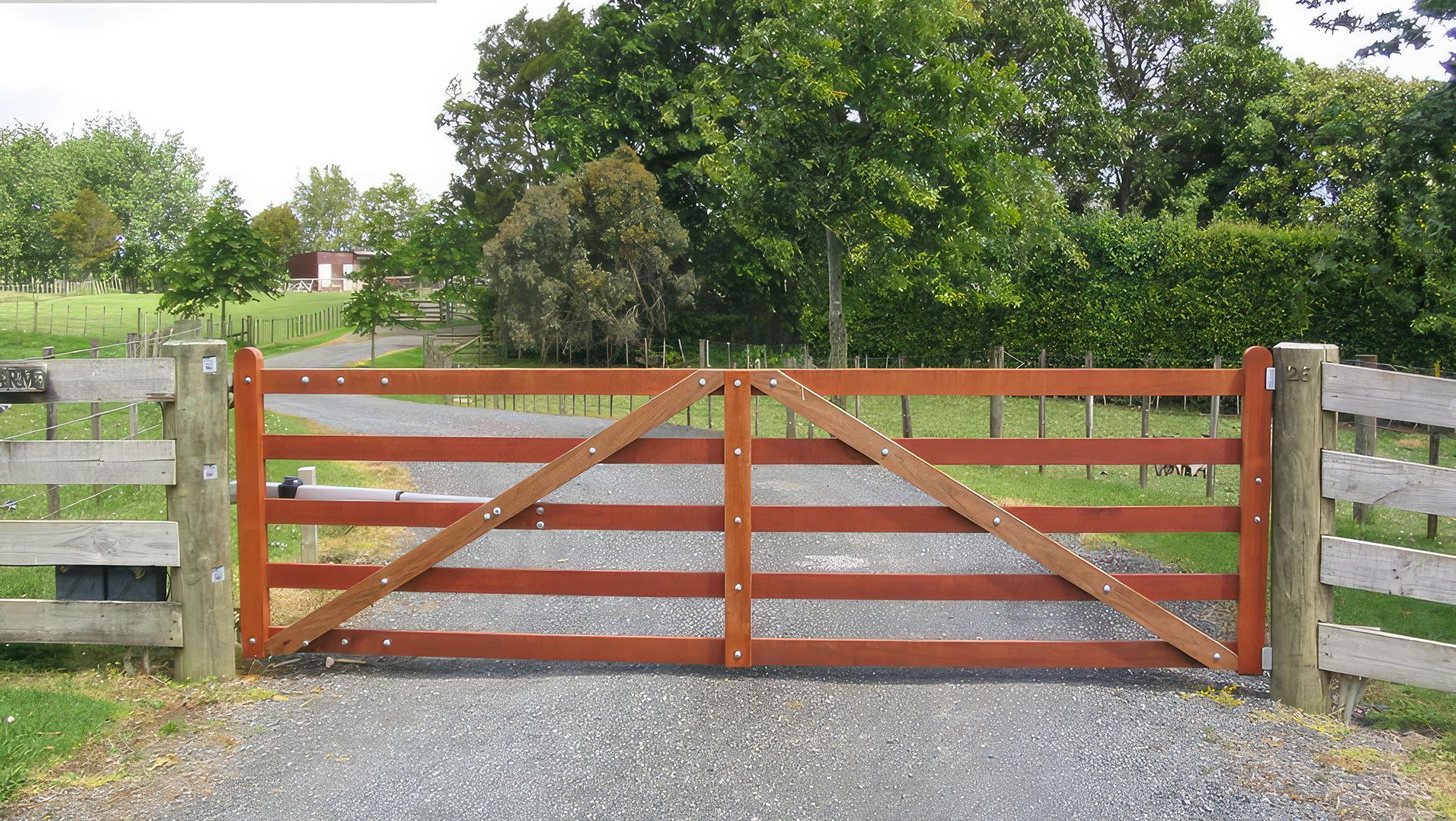 Canterbury | Country Style Gates banner