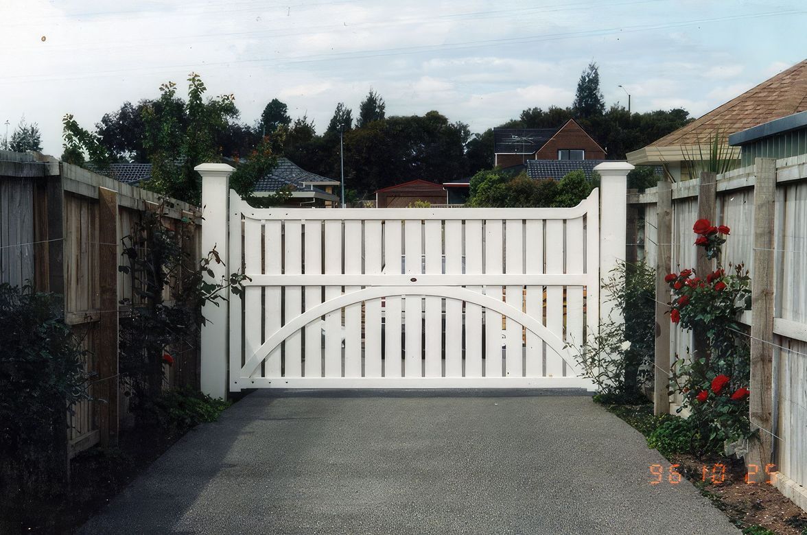 York | Traditional Style Gates