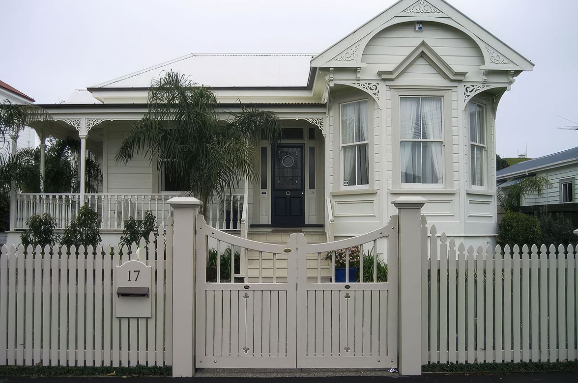 Villa | Traditional Style Gates