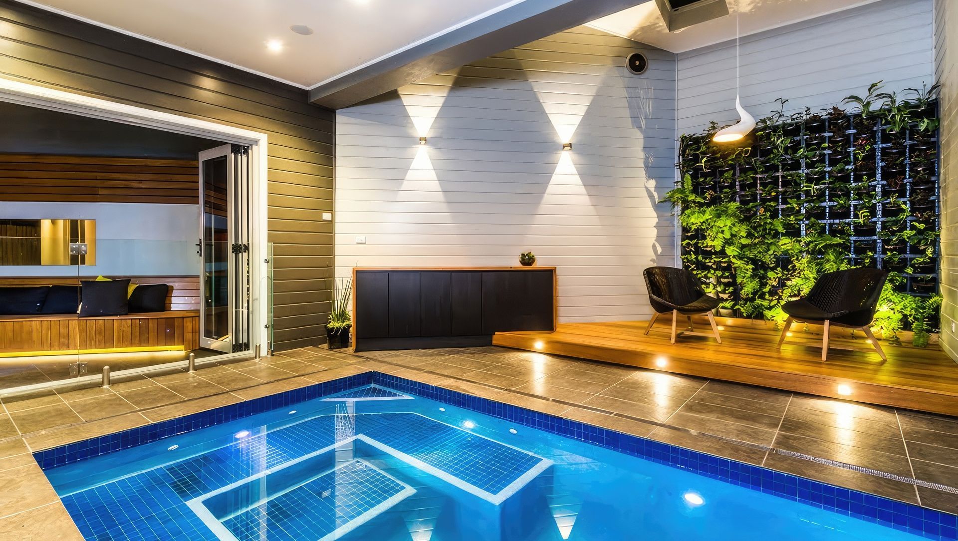 Merewether | Luxurious Beachside Oasis banner