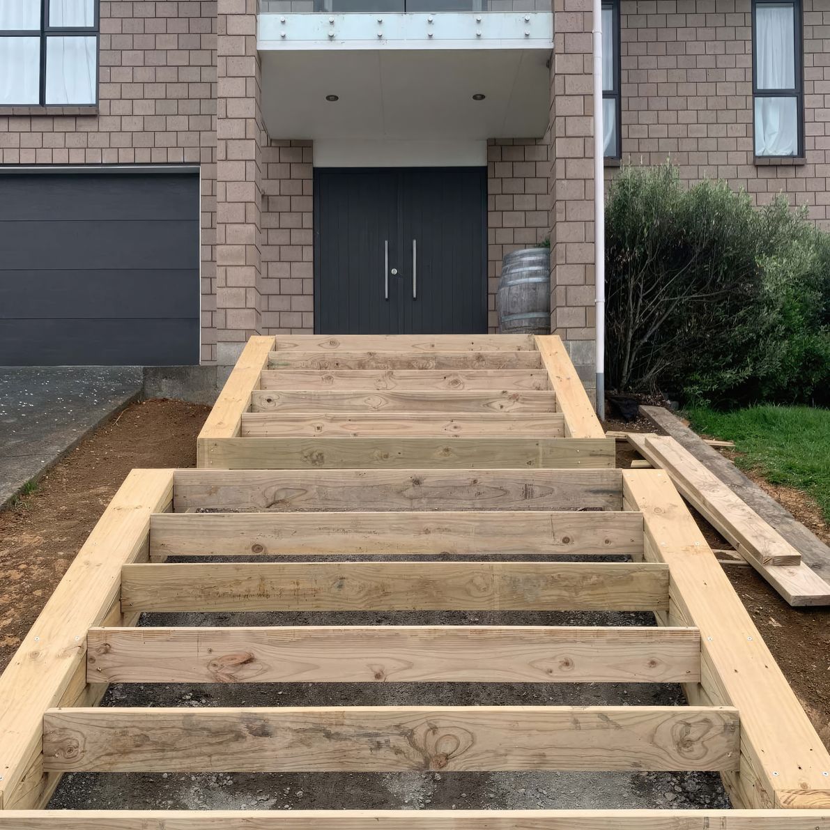 uponsite-landscaping-pukekohe-before-3-fix-standard-scale-200x.jpg