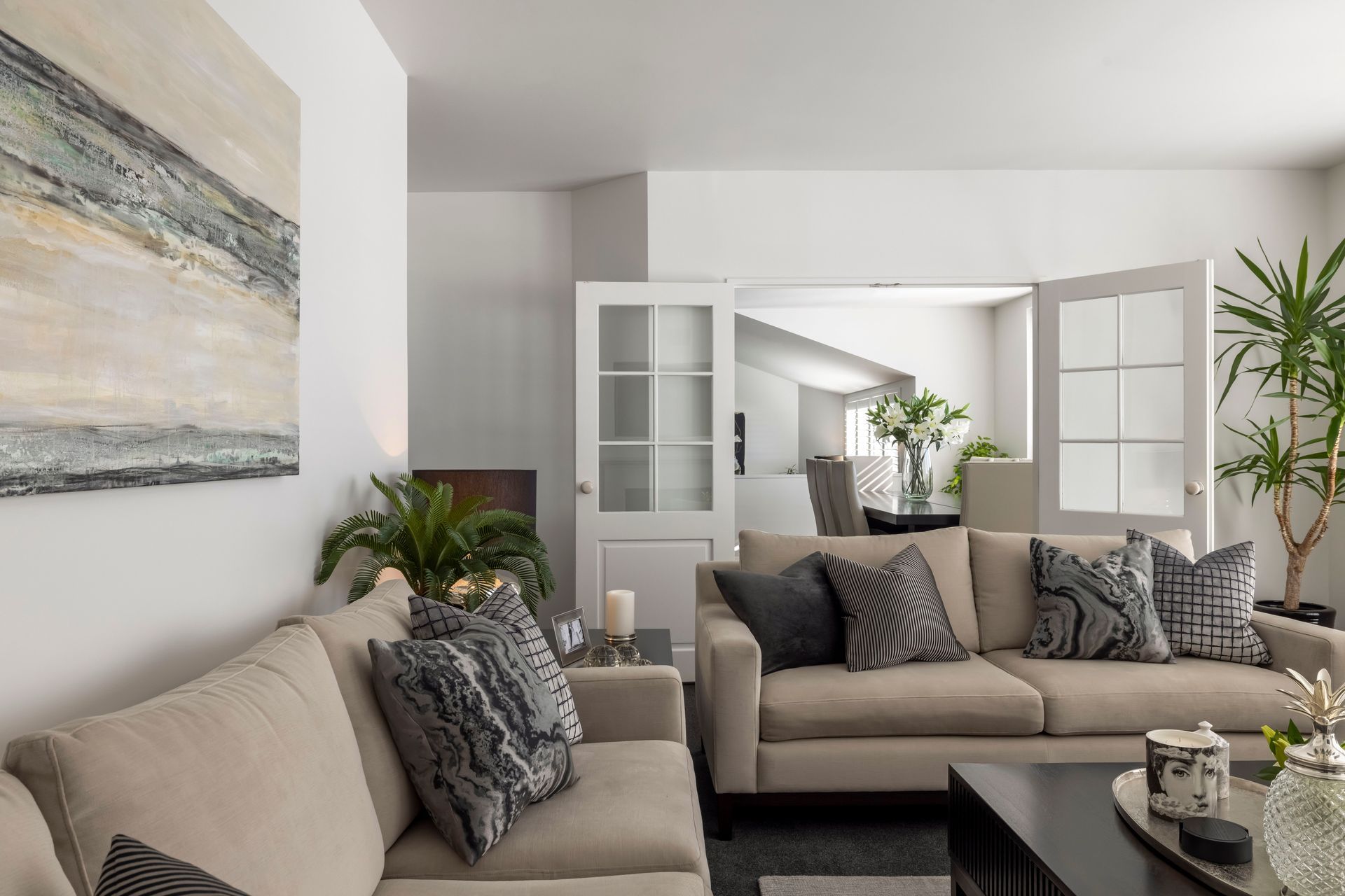 Exquisite Hilltop Residence - Wellington