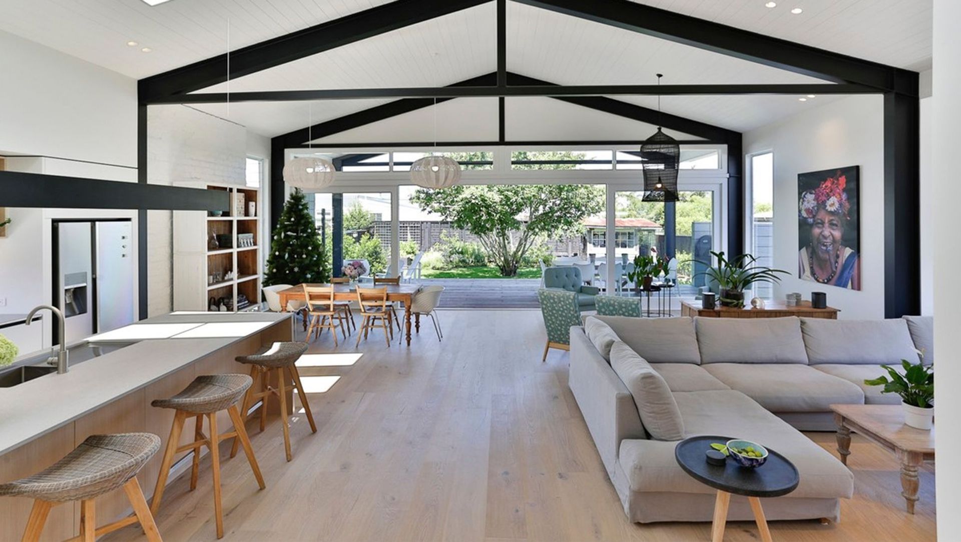 Victoria Avenue banner