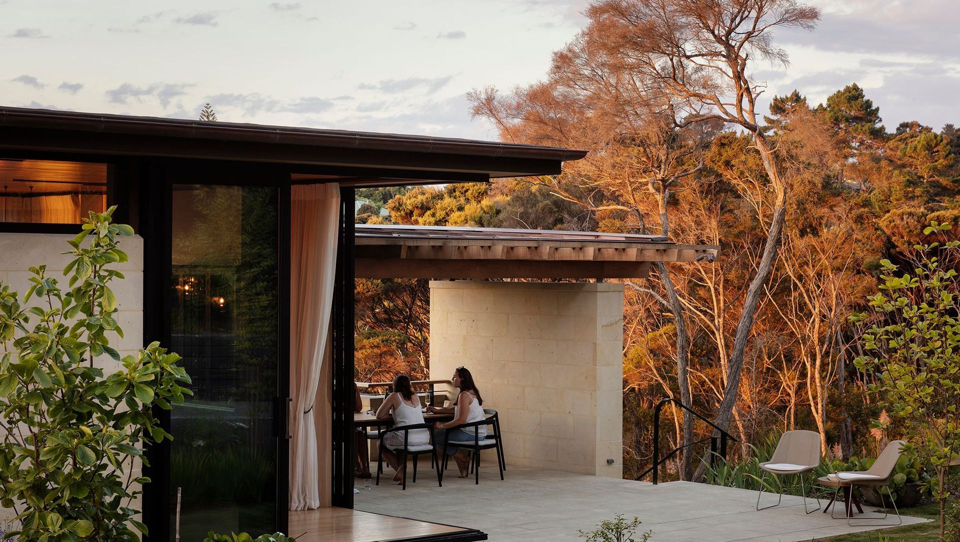 The Knoll: a modernist dream banner