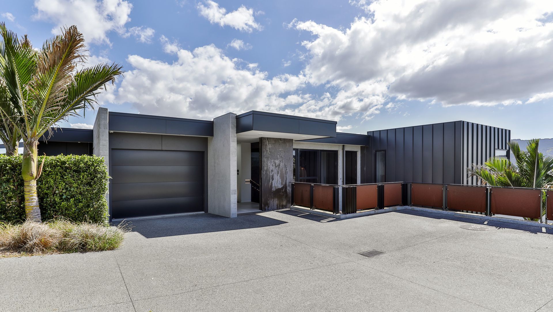Omaha Beach House banner