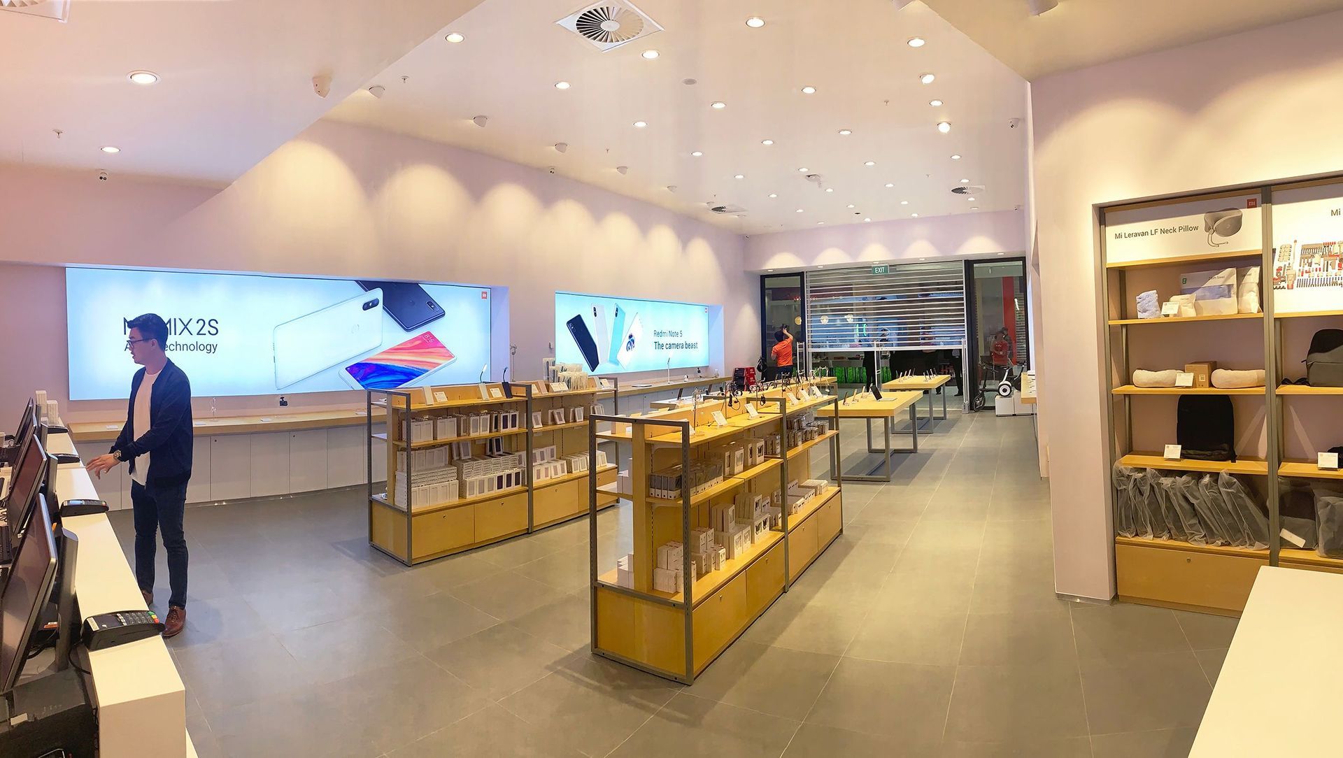 Mi, Sylvia Park banner