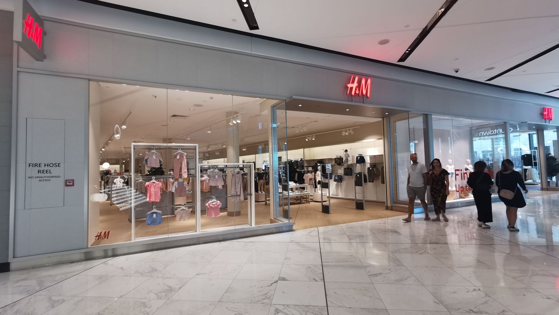 H&M Westfield New Market banner