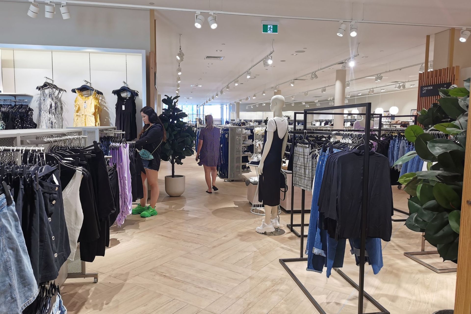 H&M Westfield New Market