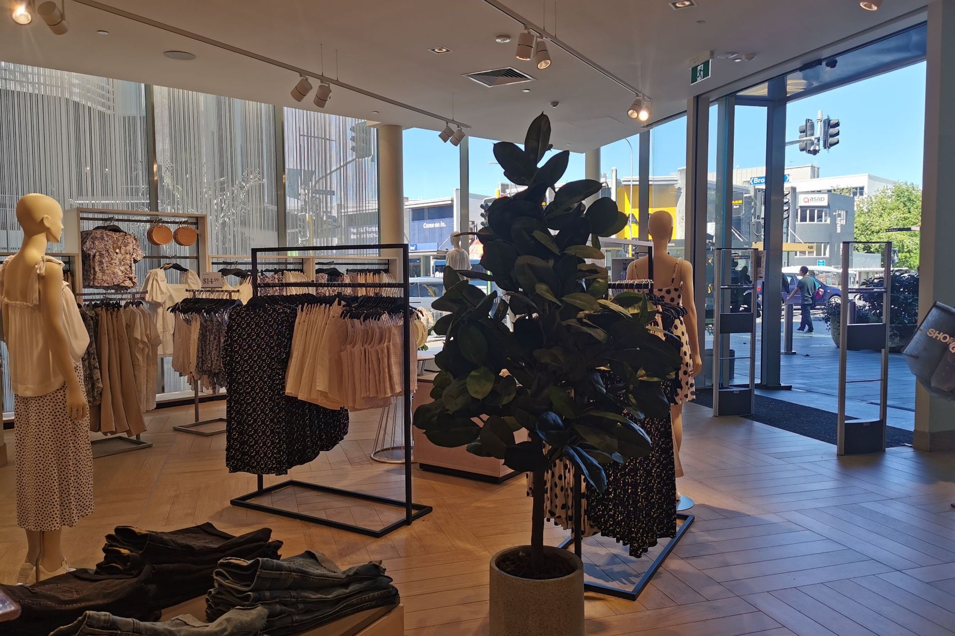 H&M Westfield New Market