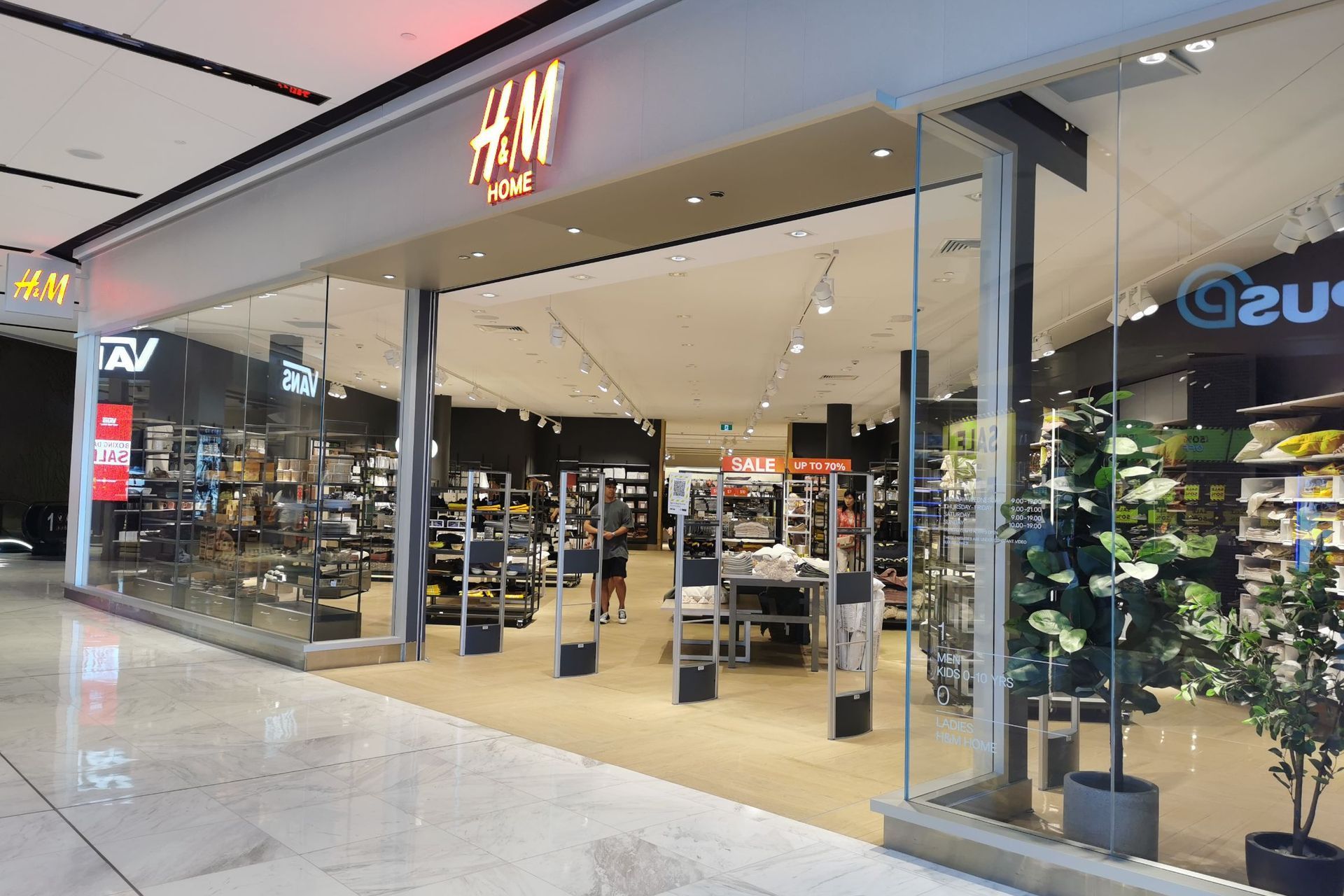 H&M Westfield New Market