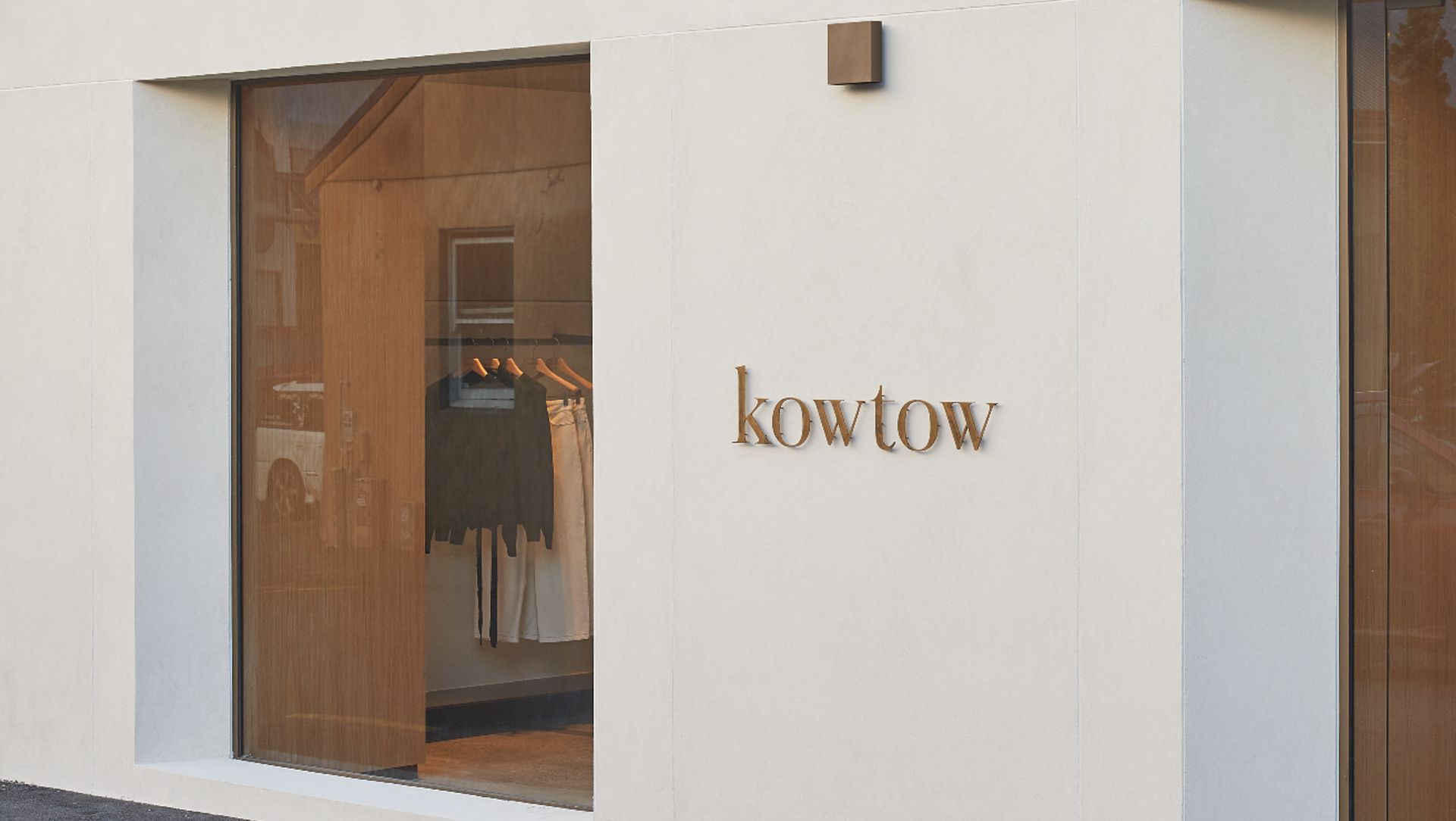 Kowtow, Auckland banner