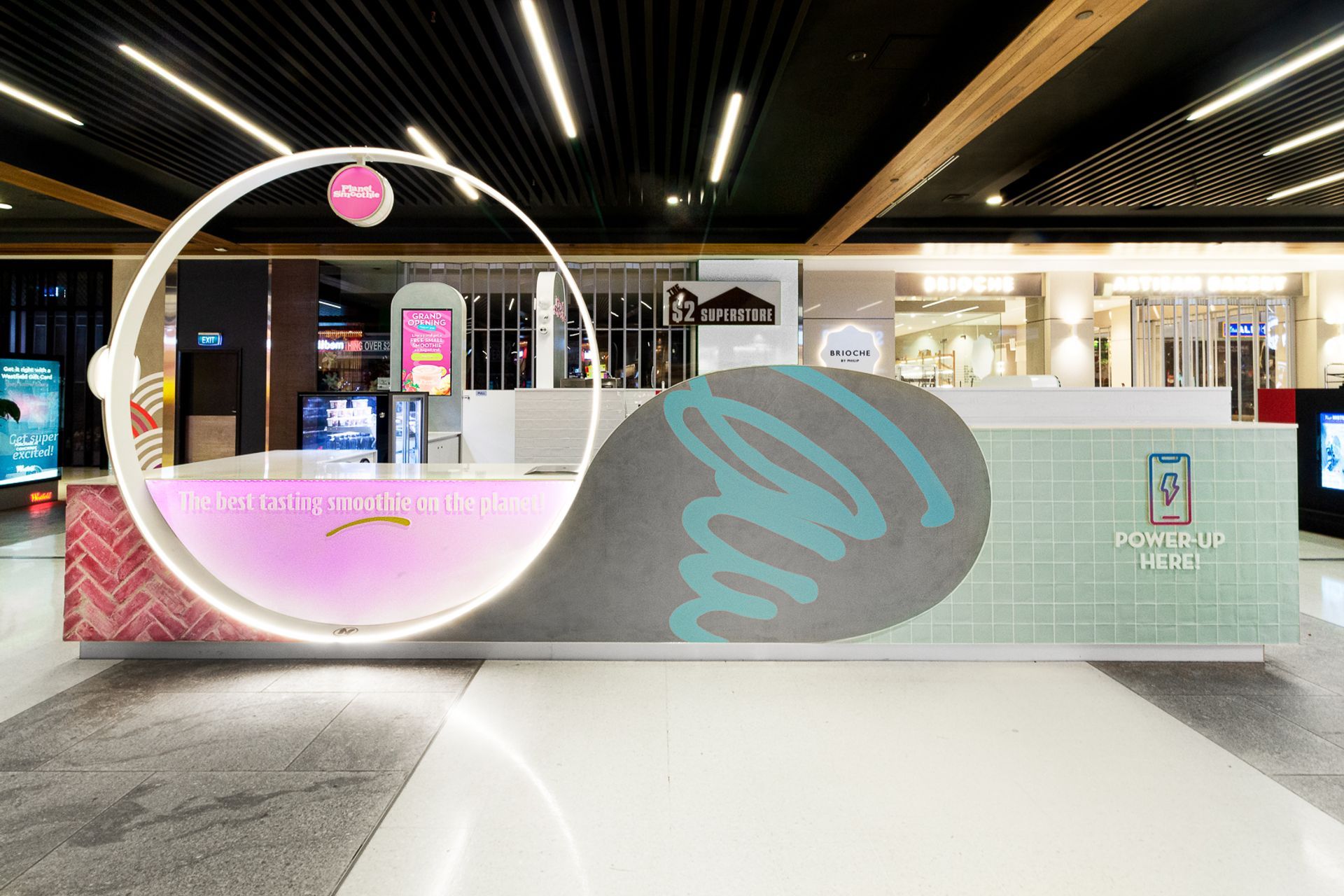 PlanetSmoothieSouthlandShopfittingSideShotSideShot2.jpg
