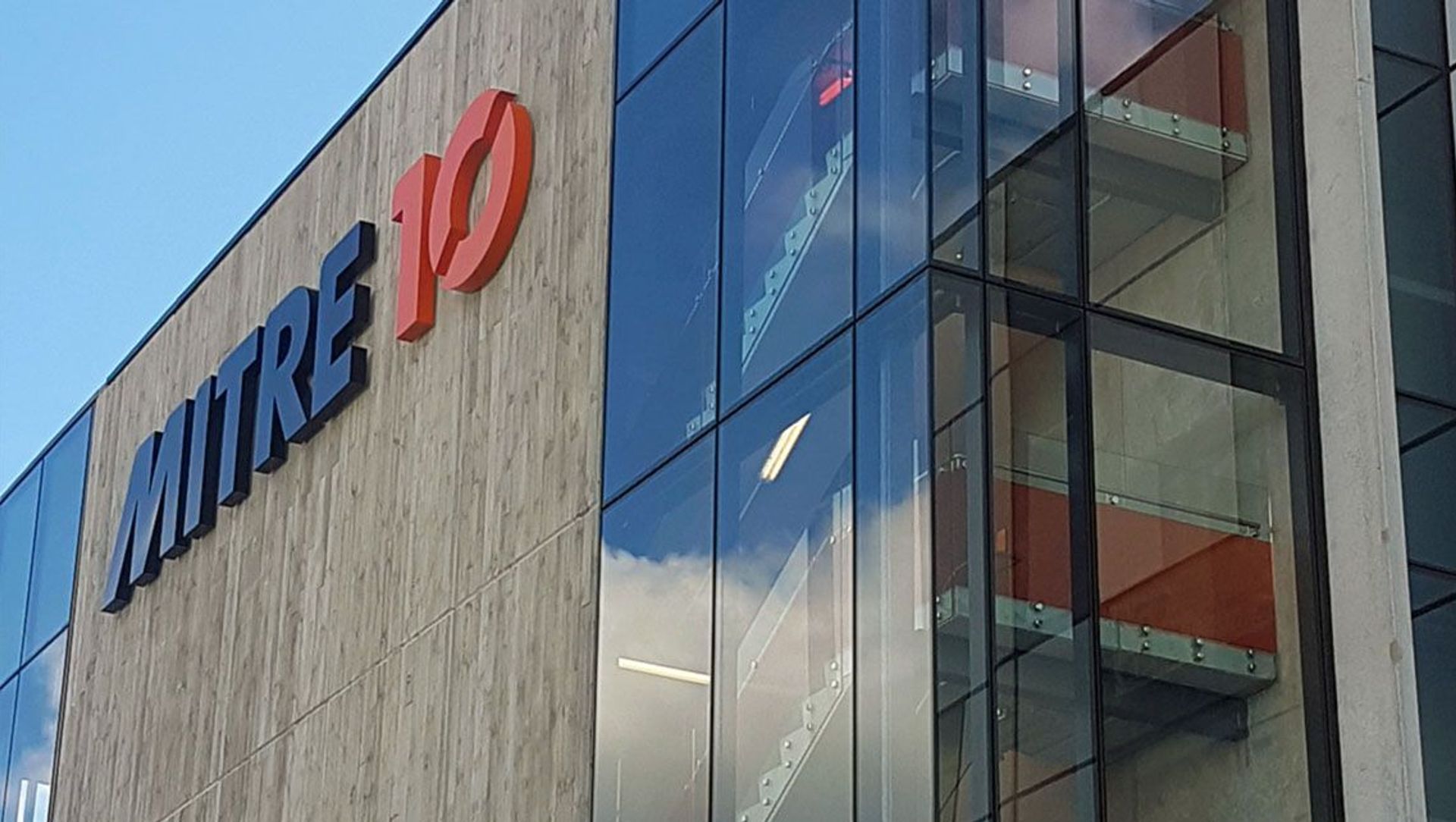 Mitre 10 Albany banner