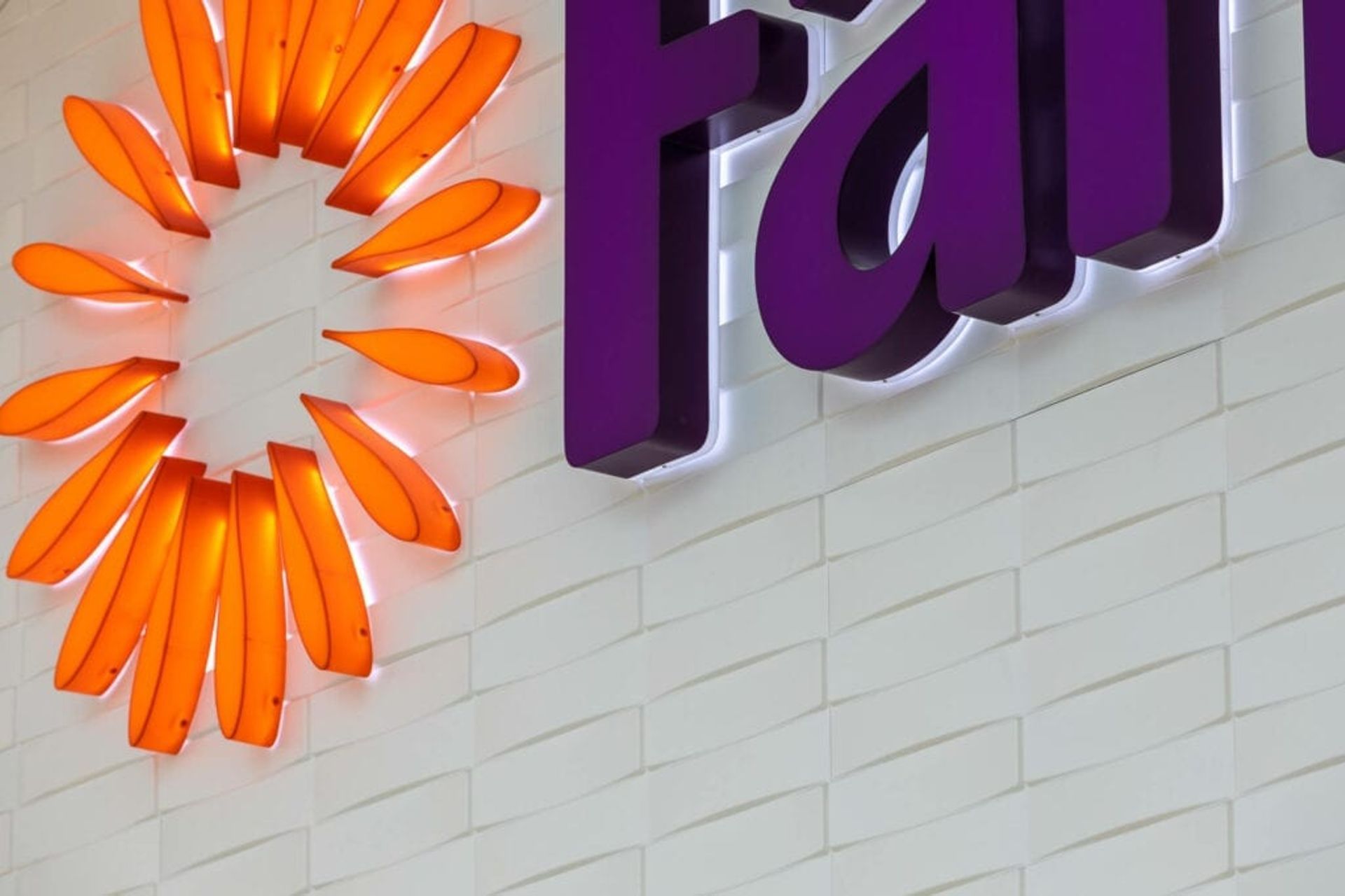 3D Farmers Wall Façade