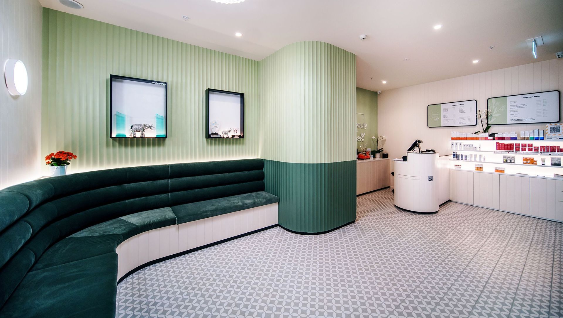 Xtreme Beauty, Ormiston Town Centre banner