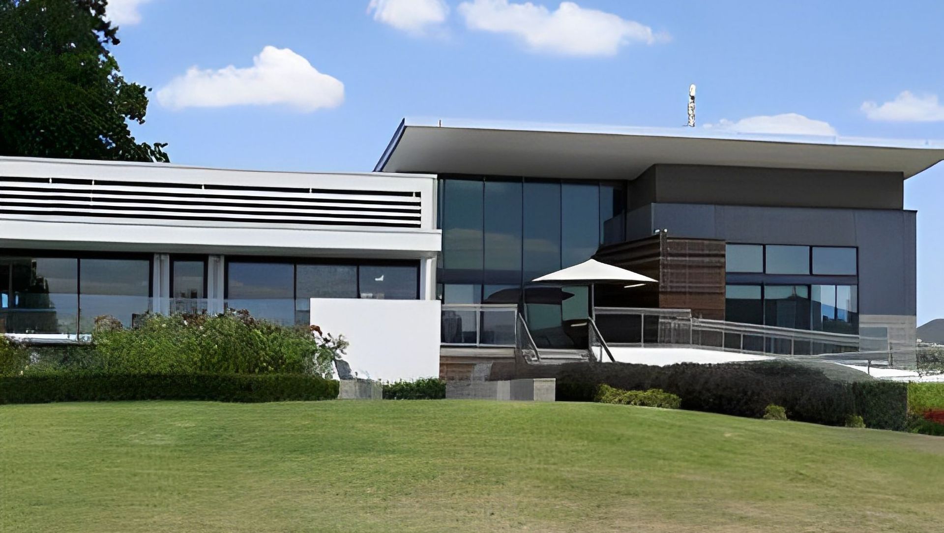 Lauriston Village Centre banner