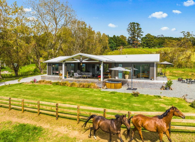 Equestrian Elegance | Oasis 4