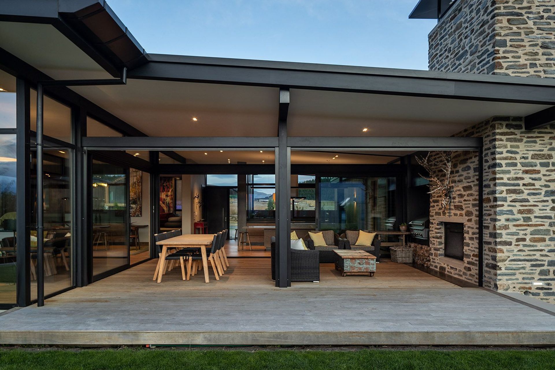 Concealed within the joinery structure, motorised blinds can be raised or lowered at the touch of a button to enclose the space and protect the occupants from the sun or wind as required.