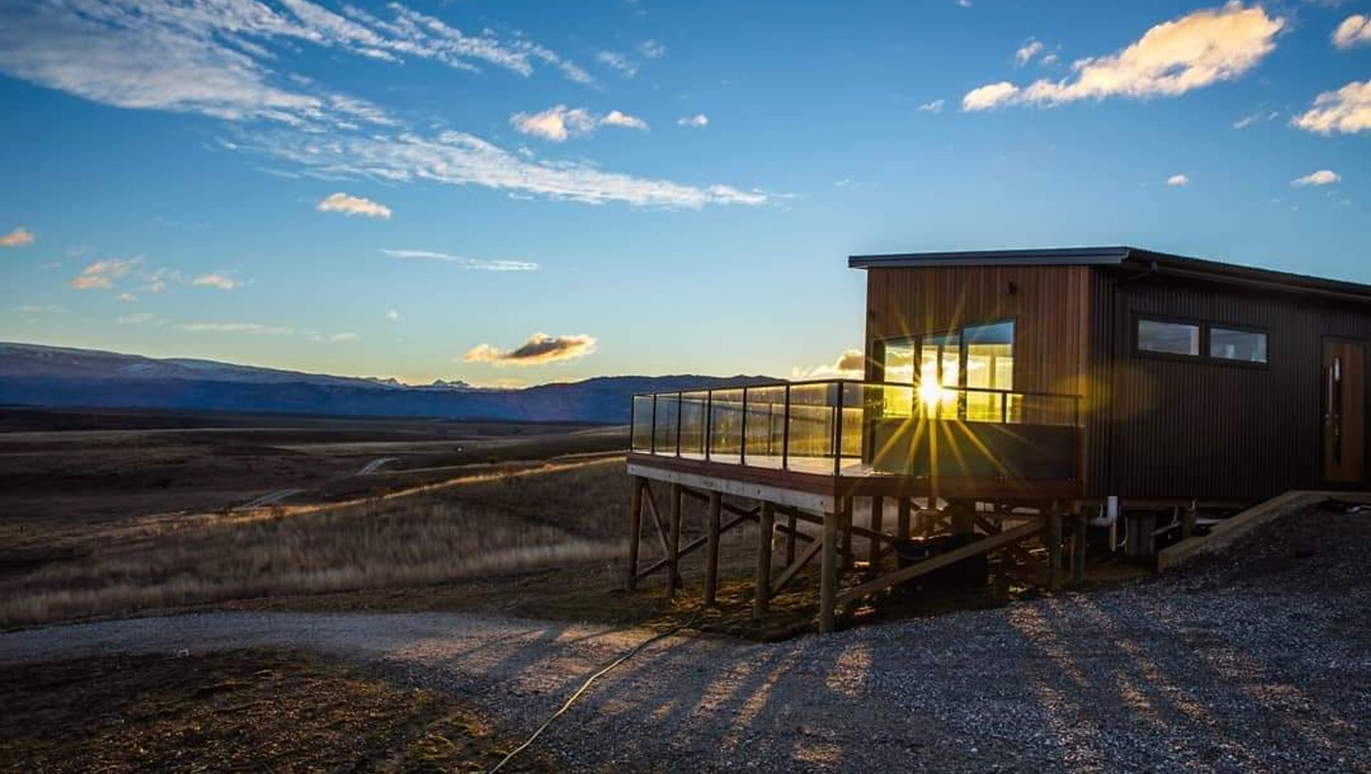 Leaning Rock, Alexandra banner