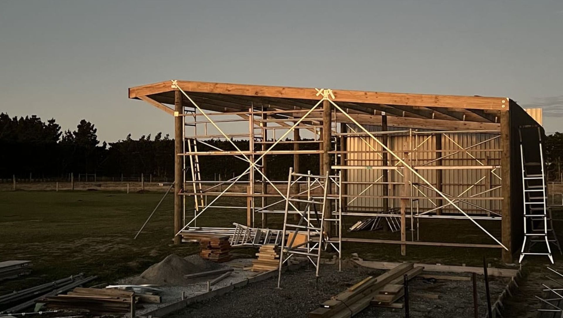 Custom Sheds, Barns & Carports – Sheds banner