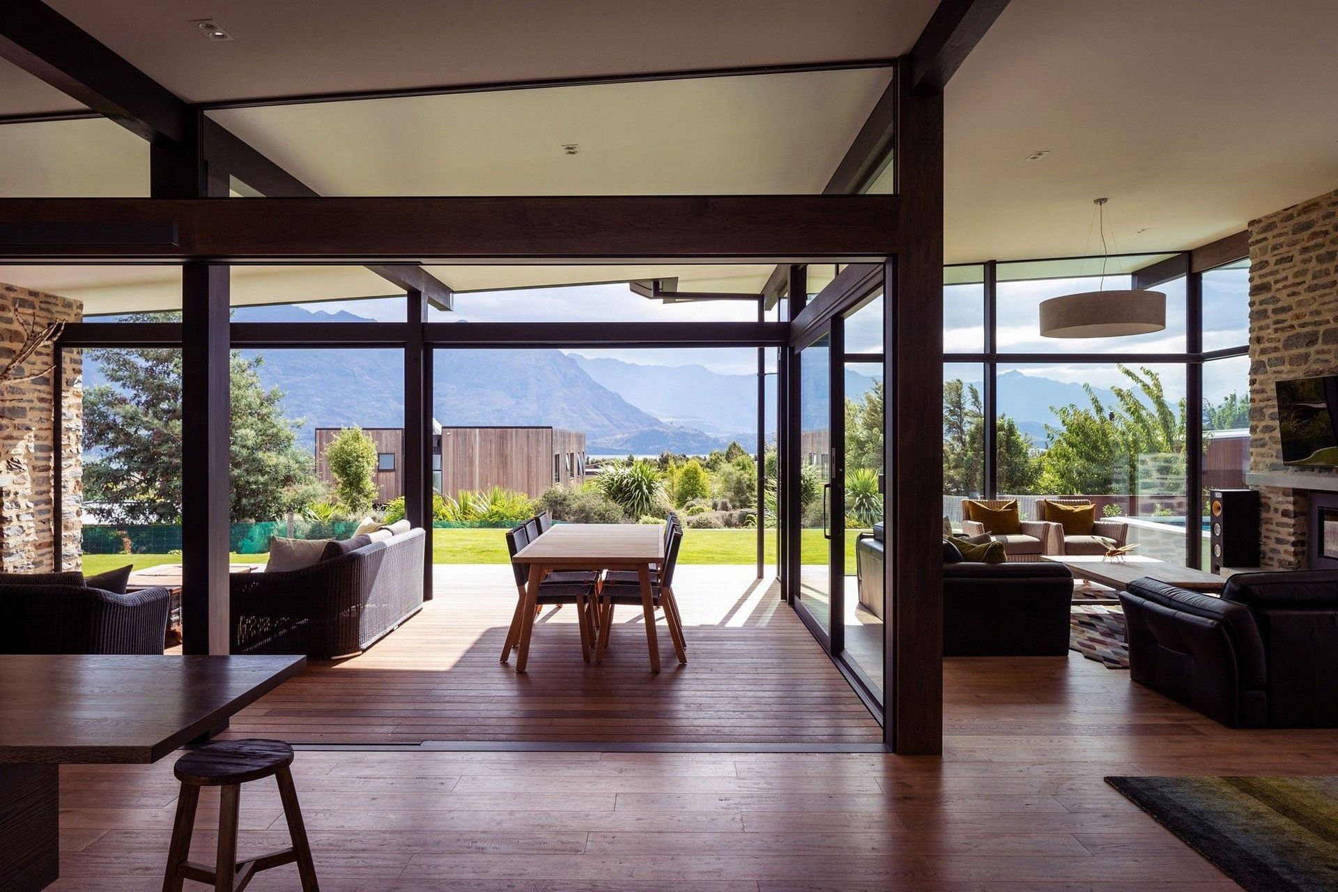 Once through the front door the view is immediately revealed thanks to the floor-to-ceiling glazing that predominates the western facade.