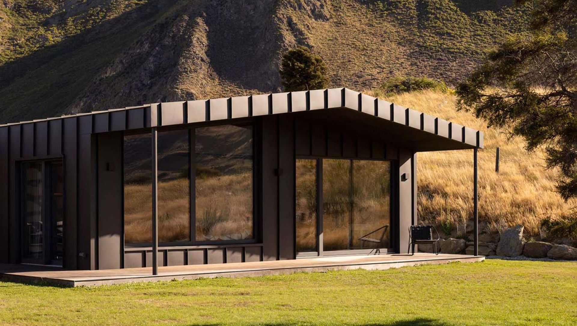 Roys Peak Farmhouse banner