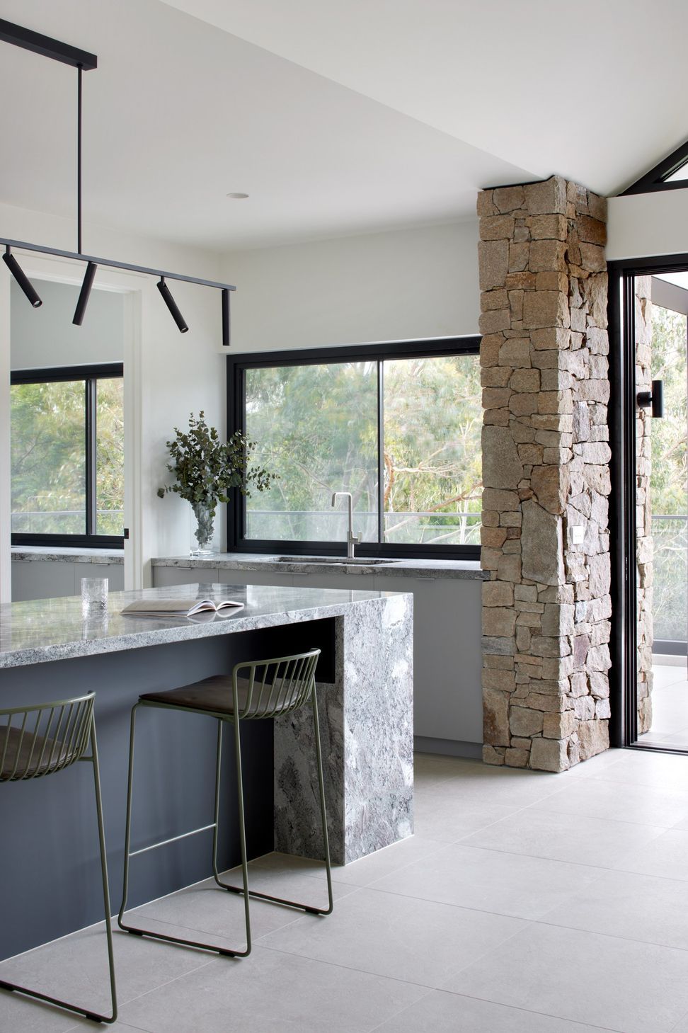 WhiskerArchitectureHillsideHomeTatjanaPlitt839.jpg