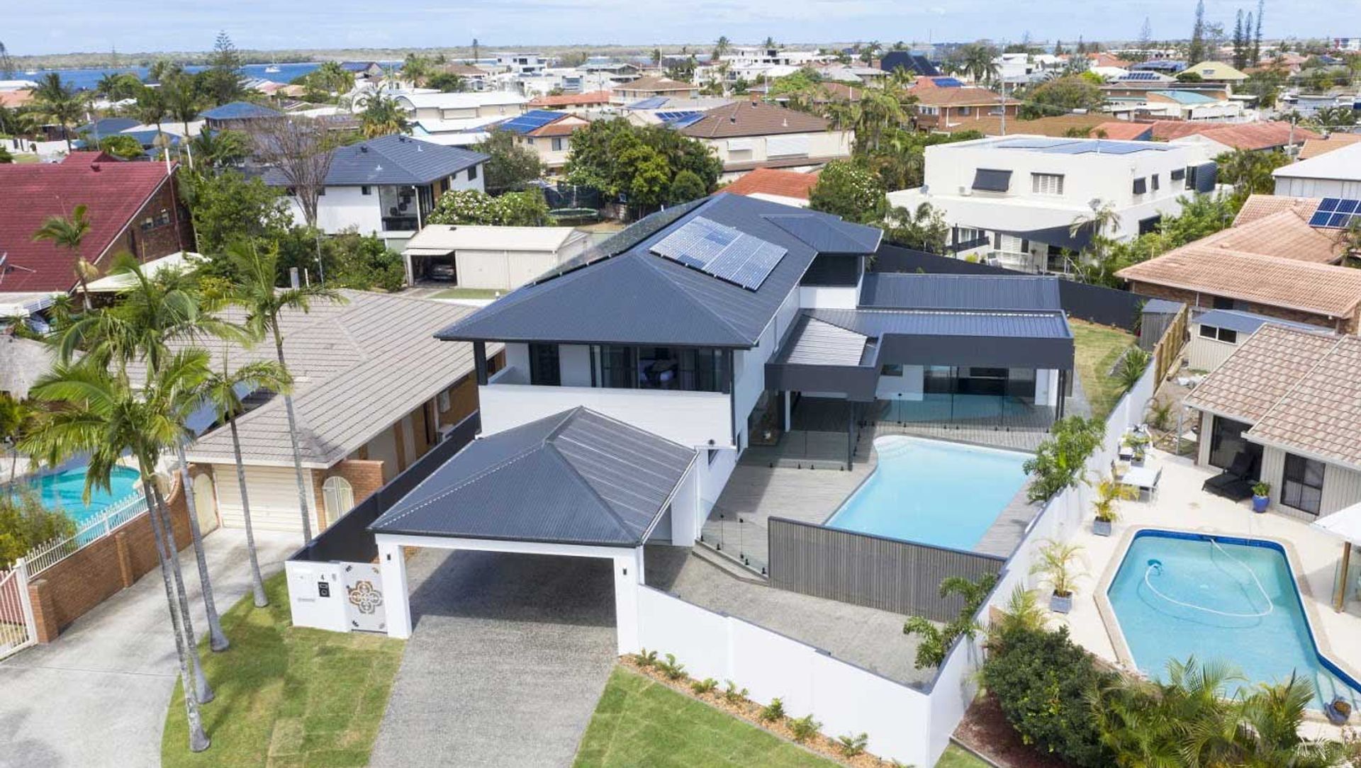 Kavieng Crescent banner