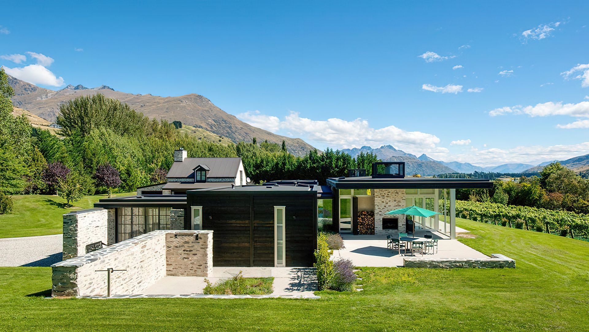 Vineyard Home, Queenstown banner