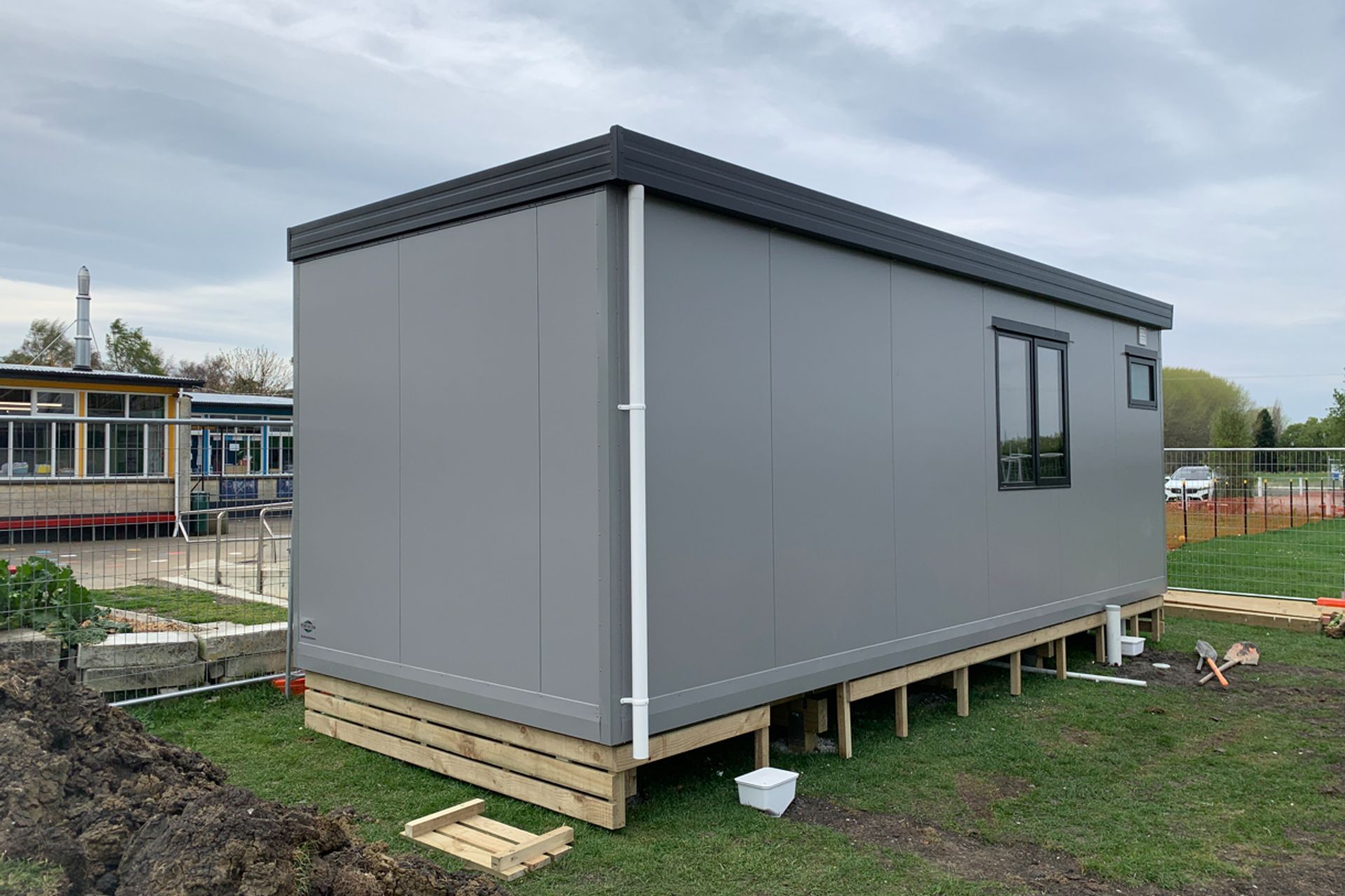 6-Totara-Primary-School-Oamaru-Side-view-of-the-new-learning-space-on-piles-with-spouting-and-electricals-being-installed-JDBuildersLR.jpg