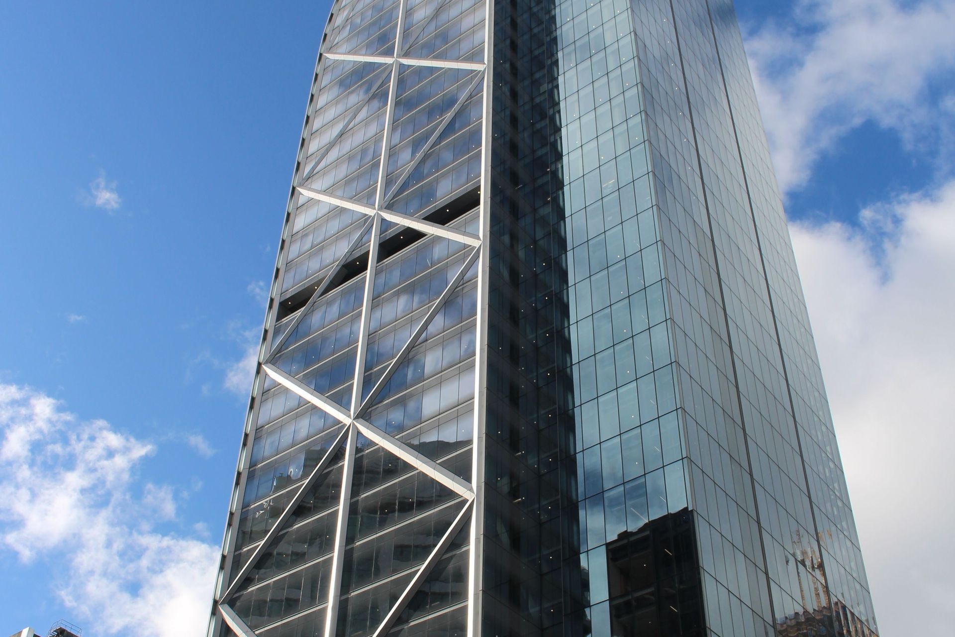 Commercial Bay using ALPOLIC®/fr - Silver