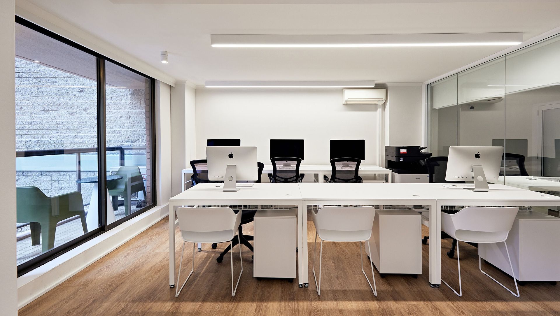 Uno Kitchen Showroom banner