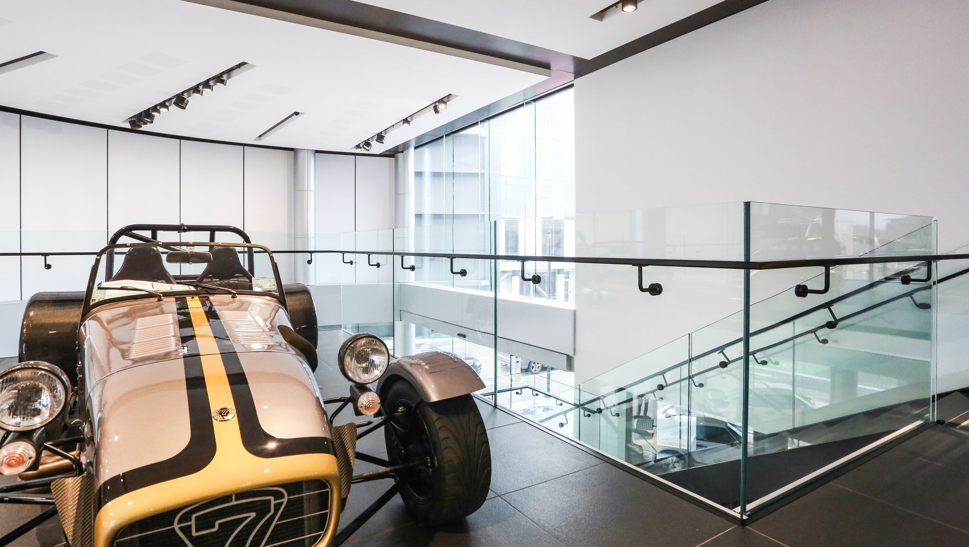 Medcar Porsche Showroom banner