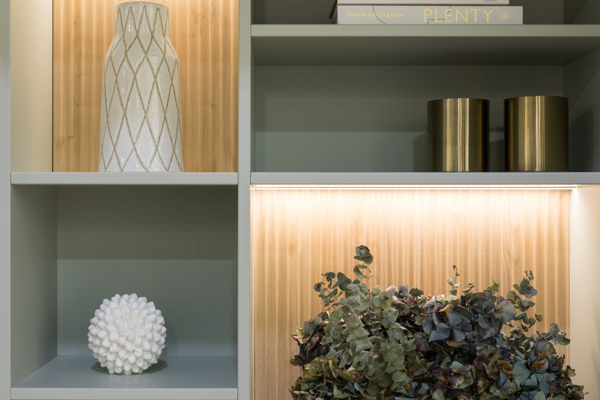 Prague profile in Ranfurly Oak - Raw &amp; Pistachio - Matt inserts. Dezignatek Showroom, Home Ideas Centre Auckland