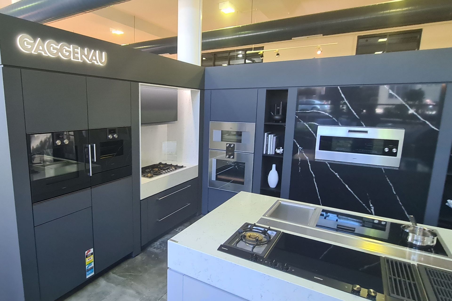 Gaggeneau-Display-Winnings-Brookvale-Fenix-Grigio-Bromo-1-v2.jpg