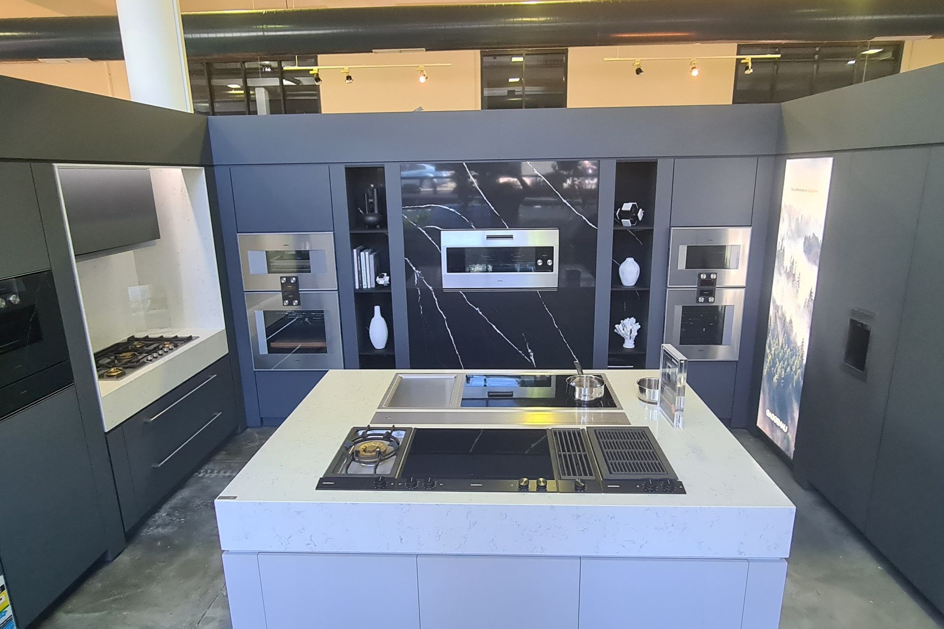 Gaggeneau-Display-Winnings-Brookvale-Fenix-Grigio-Bromo-3-v7.jpg