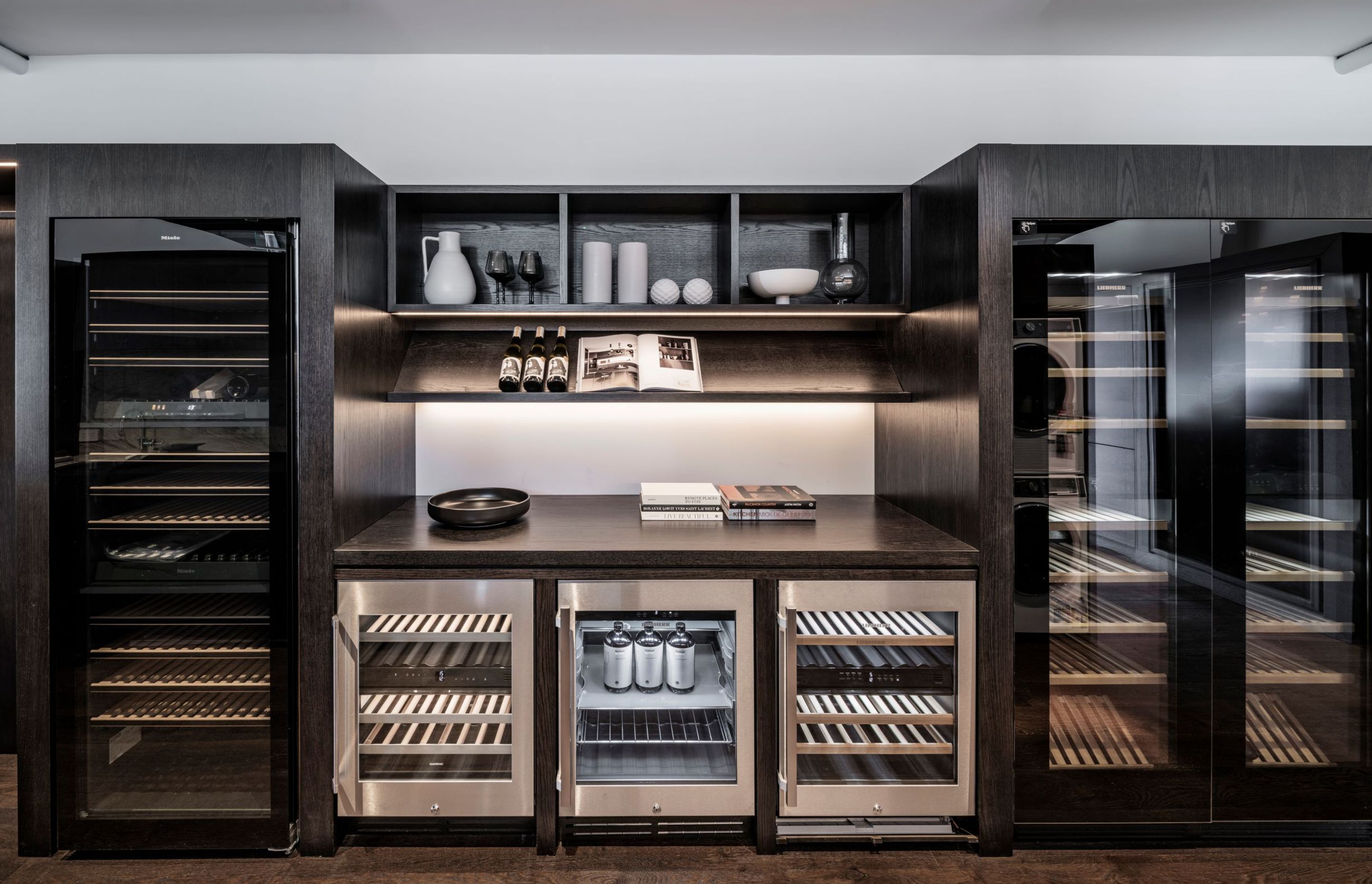 Details by Design created a warm and enticing area for the wine cabinets and under bench fridges by Miele, Liebherr and Gaggenau.