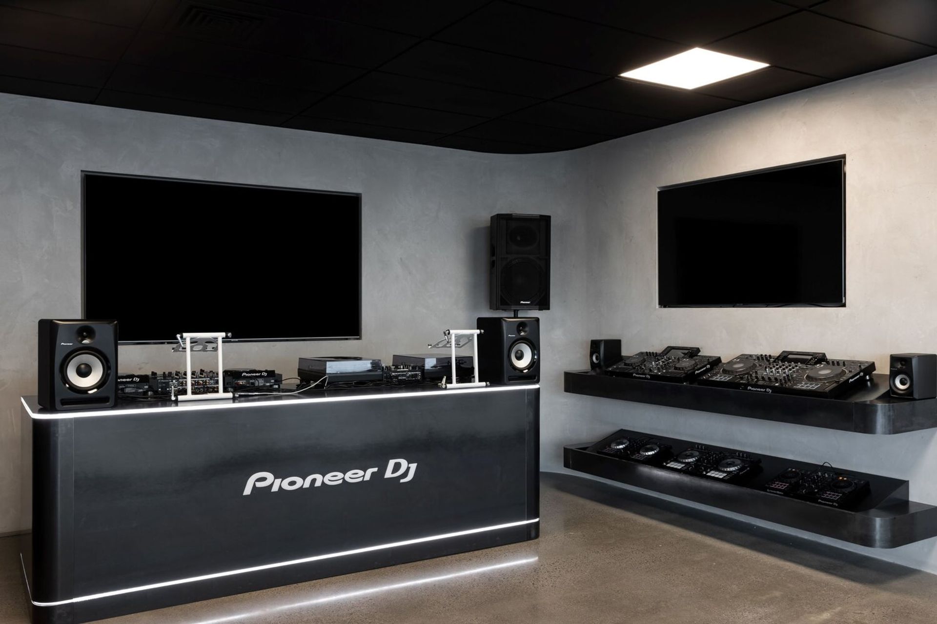 Monaco Showroom | Albany