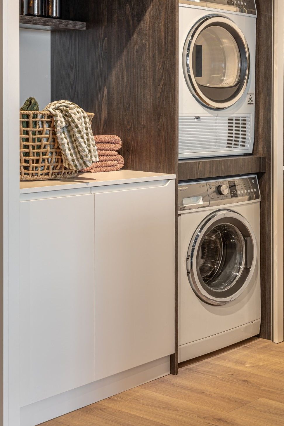 Sage-Doors-Opticoat-Inset-J-Handle-on-Opticoat-22m-Texas-Vanilla-Cupcake-Satin-with-Timbalook-Rangitoto-Laundry-7-1920.jpg