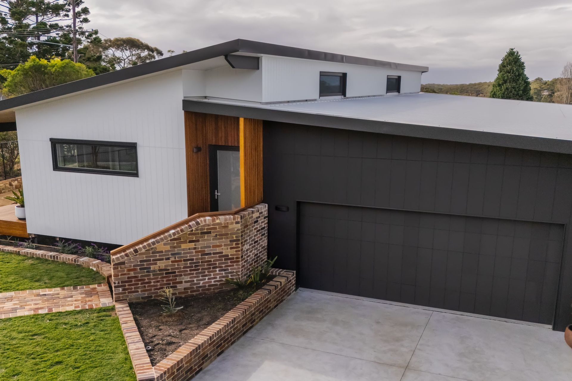 01-envirotecture-berowra-heights-nsw-external-drone.jpg
