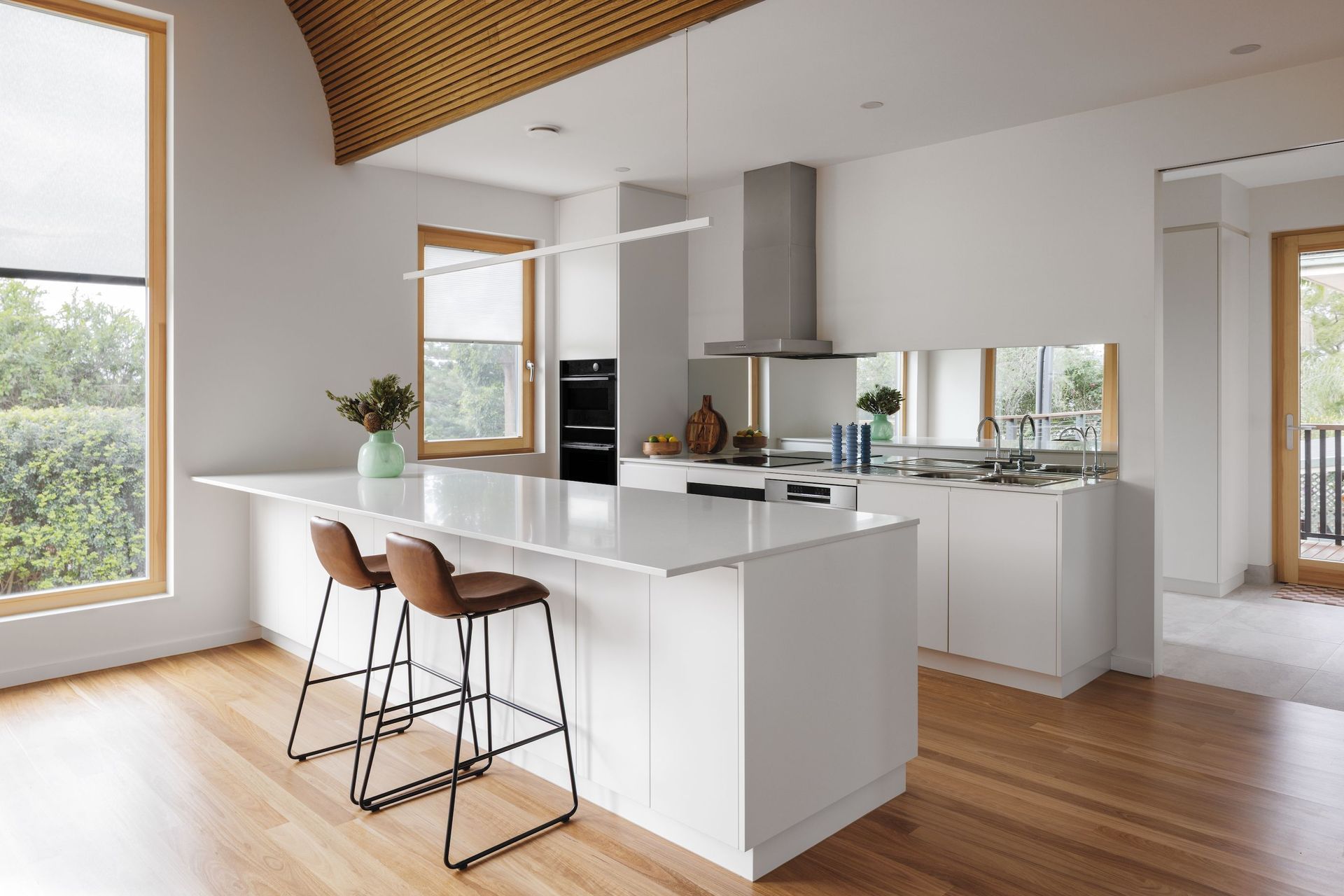 02-envirotecture-berowra-heights-nsw-kitchen.jpg