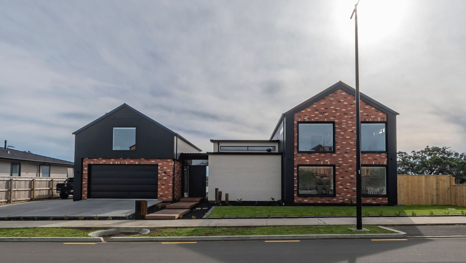 Tahuna Minhinnick Dr banner