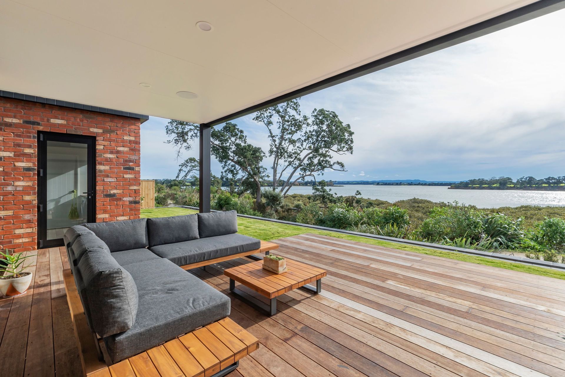 Tahuna Minhinnick Dr