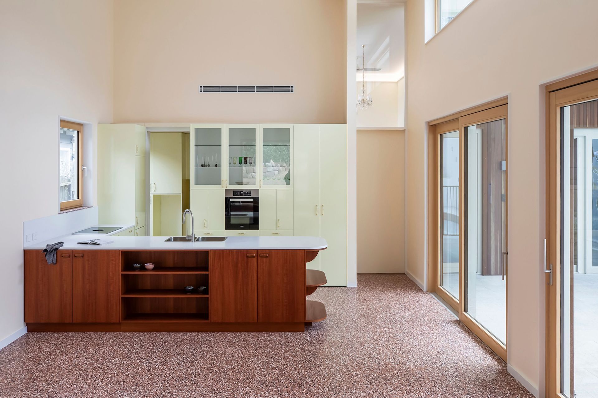 09-landscape-envirotecture-curvaceous-passivhaus-nsw-kitchen.jpg