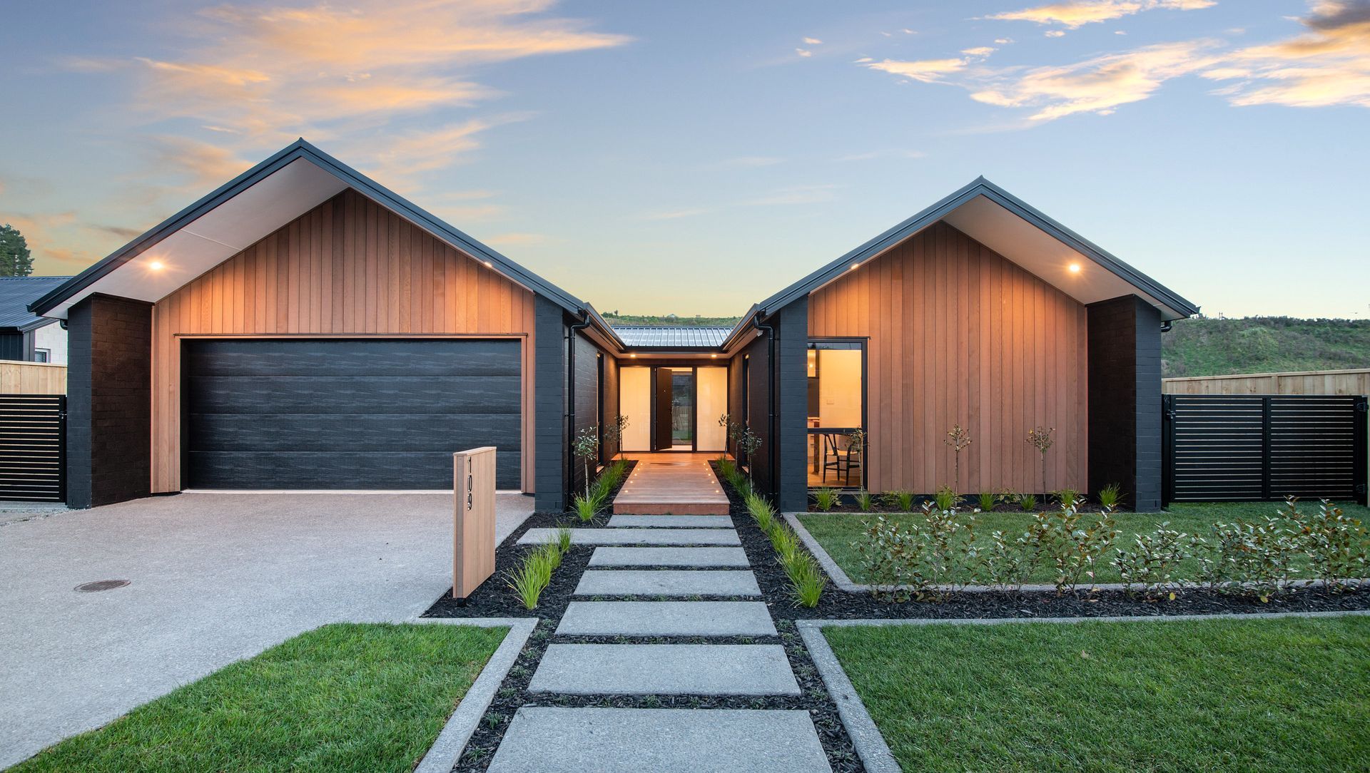 Whakaturou Cres banner