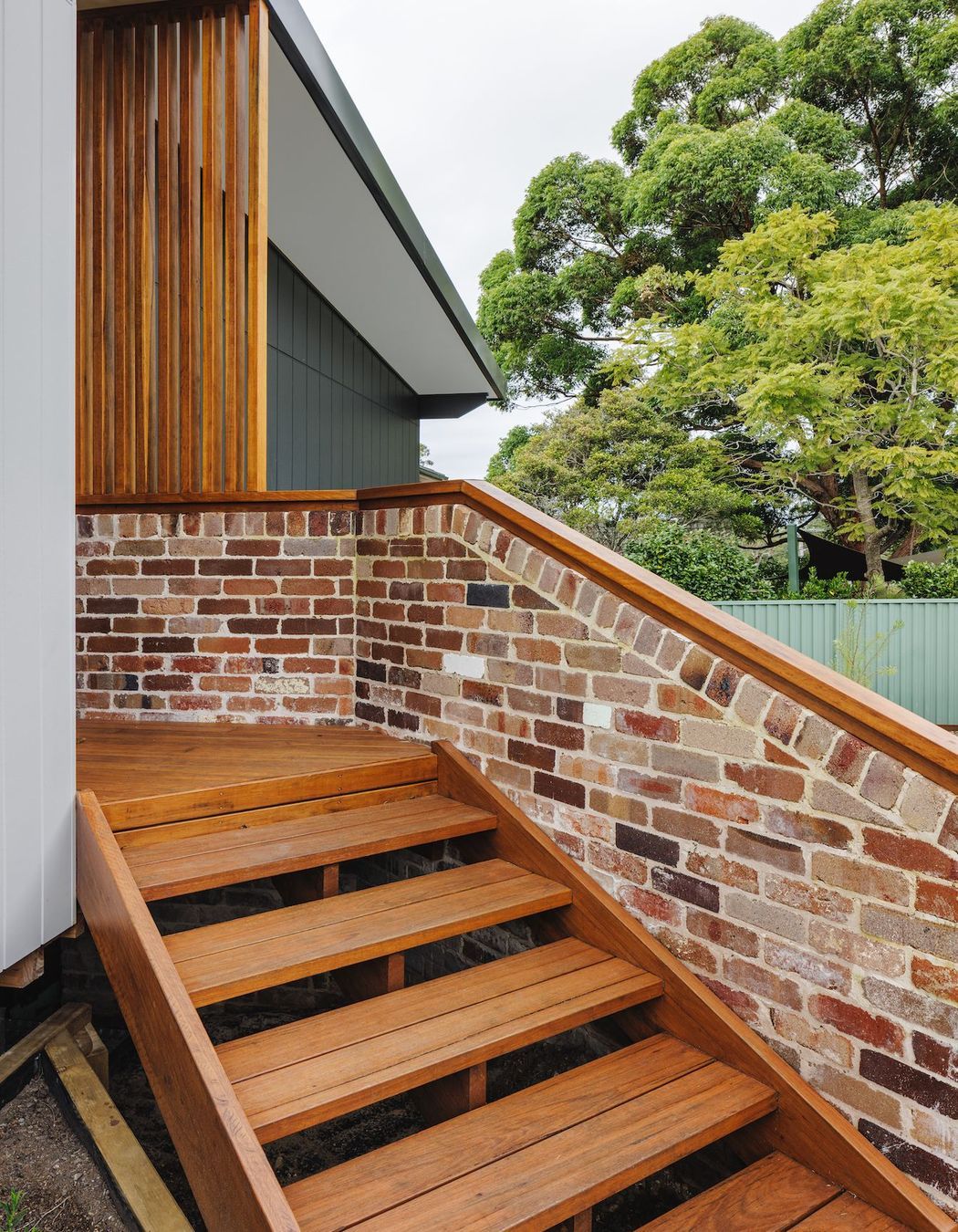 14-envirotecture-berowra-heights-nsw-front-stairs-2.jpg