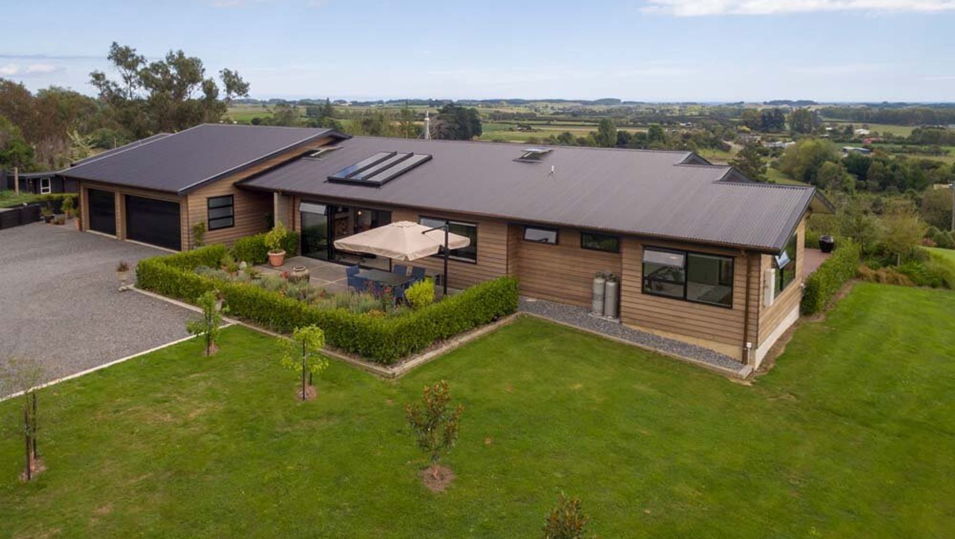 Manakau House banner