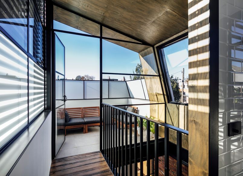 Reverse Tree Change House