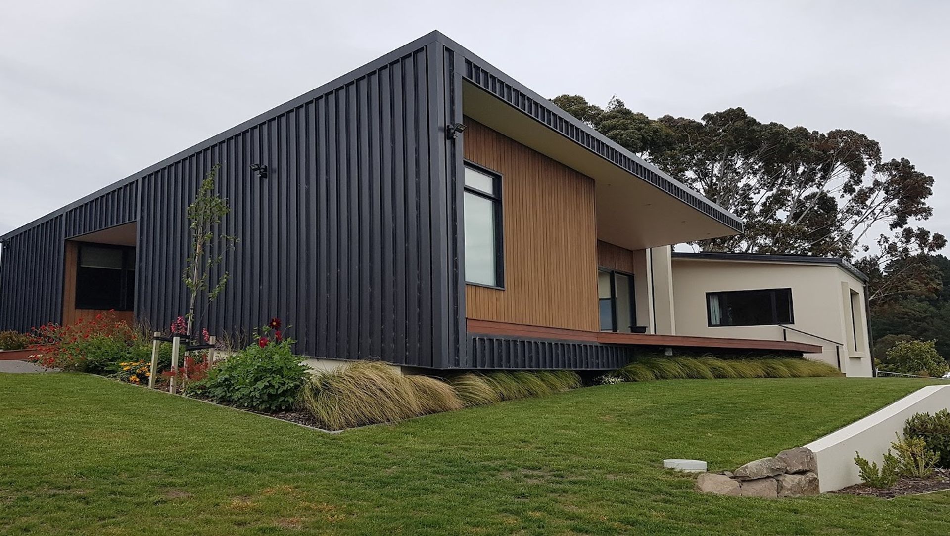 Kennedy's Bush banner