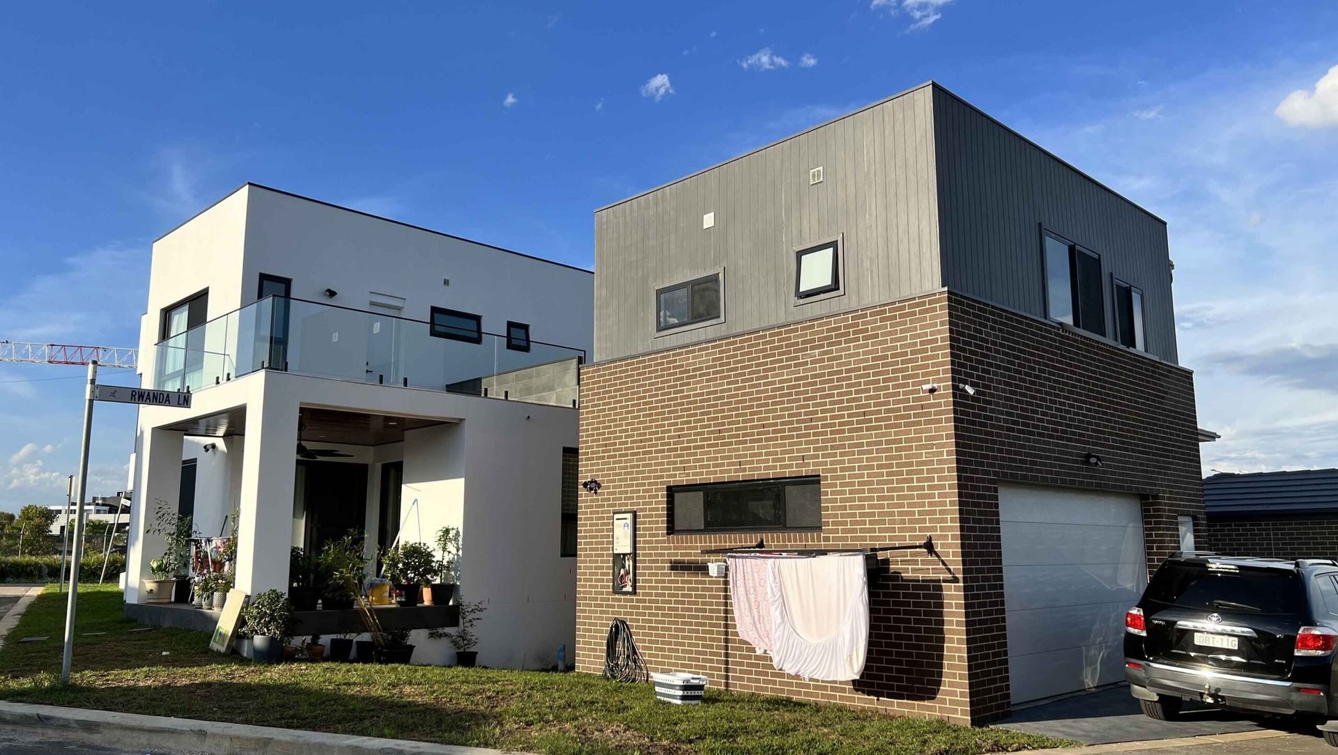 Amru Crescent banner